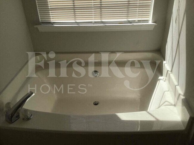 Building Photo - 280 Lazy Hollow Ln