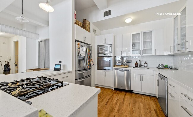 Building Photo - 245 7th Ave