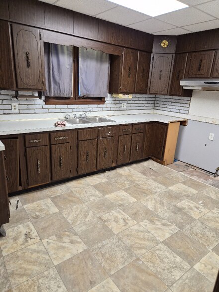 Building Photo - 137 Laird Ave