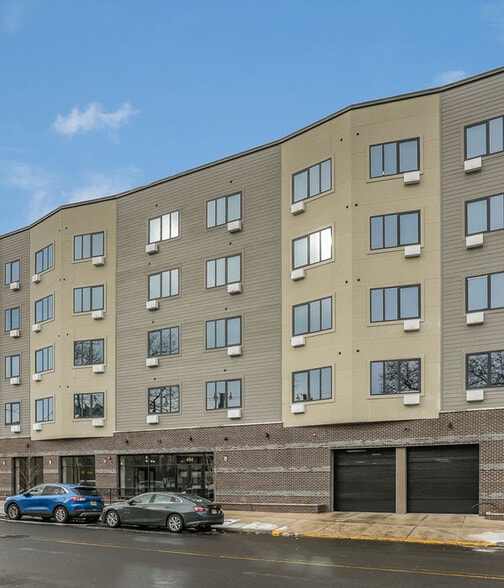 Primary Photo - Stadium Rose Apartments