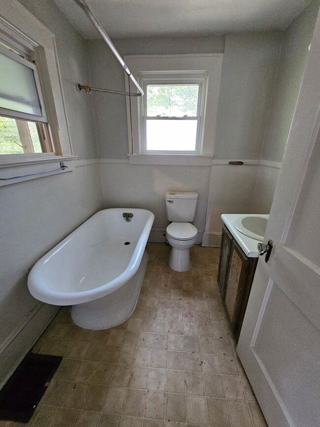 Building Photo - 3 BR house in High Point!