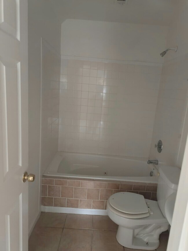 Building Photo - 6806 Lombard Ct