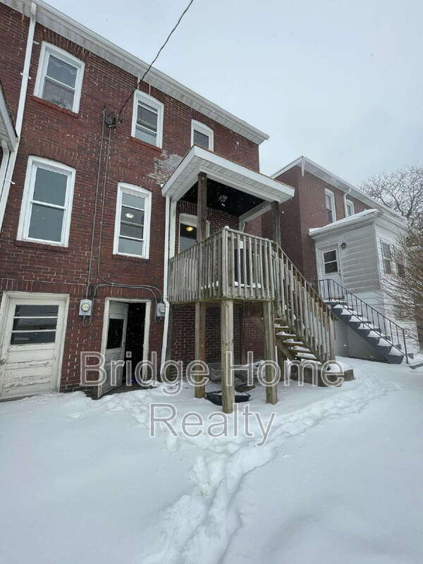 Building Photo - 136 S Spring Ave