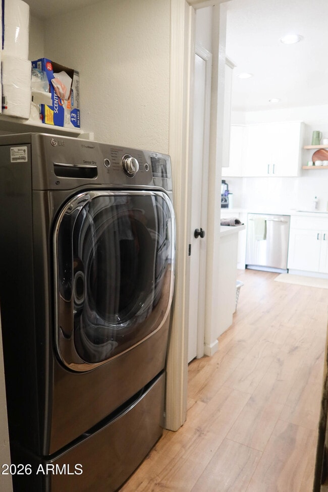 Building Photo - 3113 E Topeka Dr