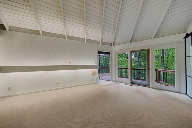 Building Photo - 130 Huntcliff Point NE