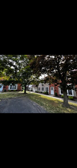 Primary Photo - 124 Wellington Ct