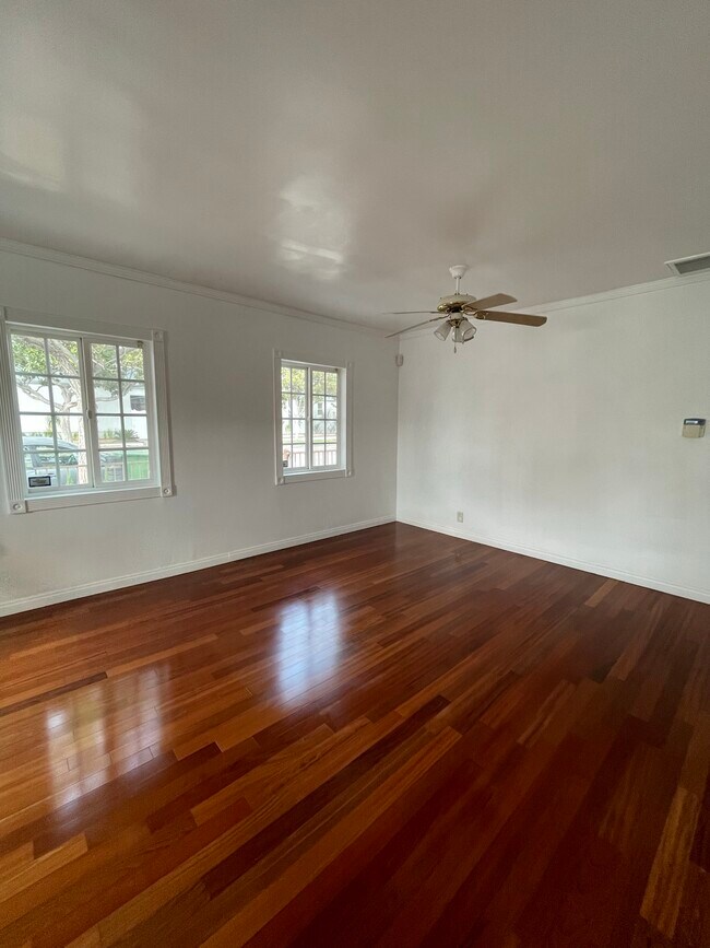 Building Photo - 11116 Matteson Ave