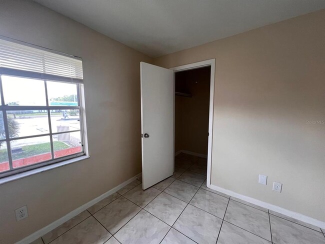 Building Photo - 1665 W Oak Ridge Rd