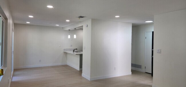 Building Photo - 2255 Cahuilla St