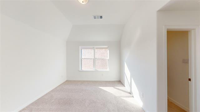 Building Photo - 3916 Linear Dr