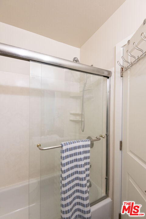 Building Photo - 10982 Roebling Ave