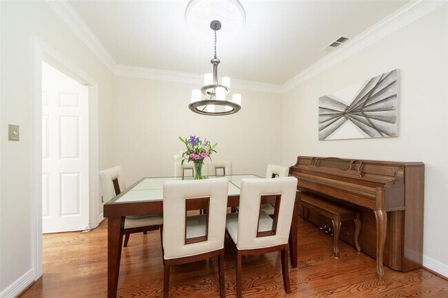 Building Photo - 5115 Fairmont St