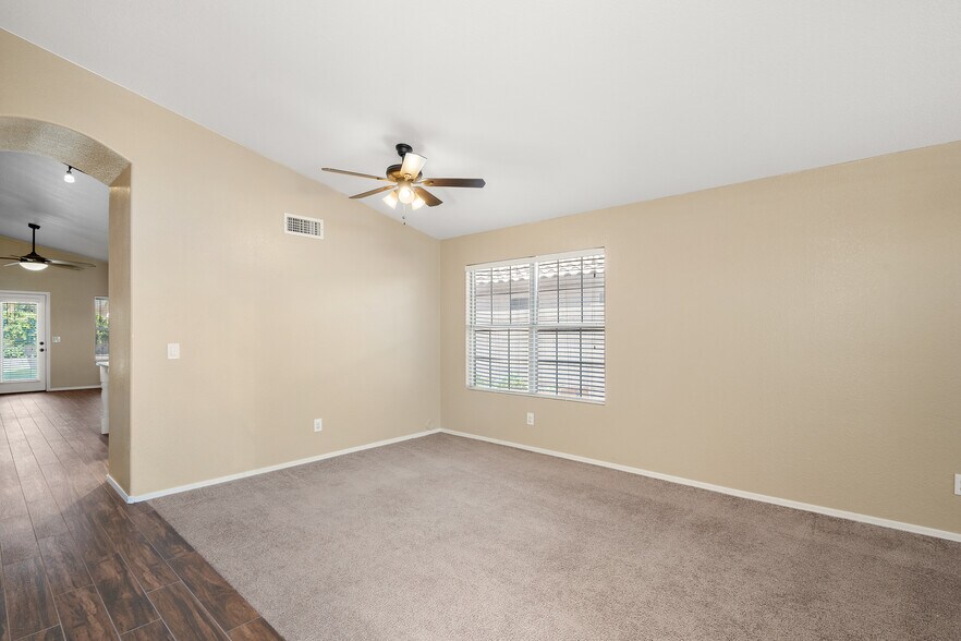 Building Photo - 7936 W Taro Ln