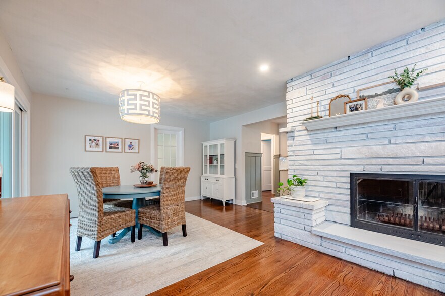 Building Photo - 245 Birch Ln