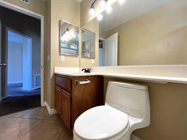 Building Photo - 3 bed, 3 bath located in Ontario, CA!