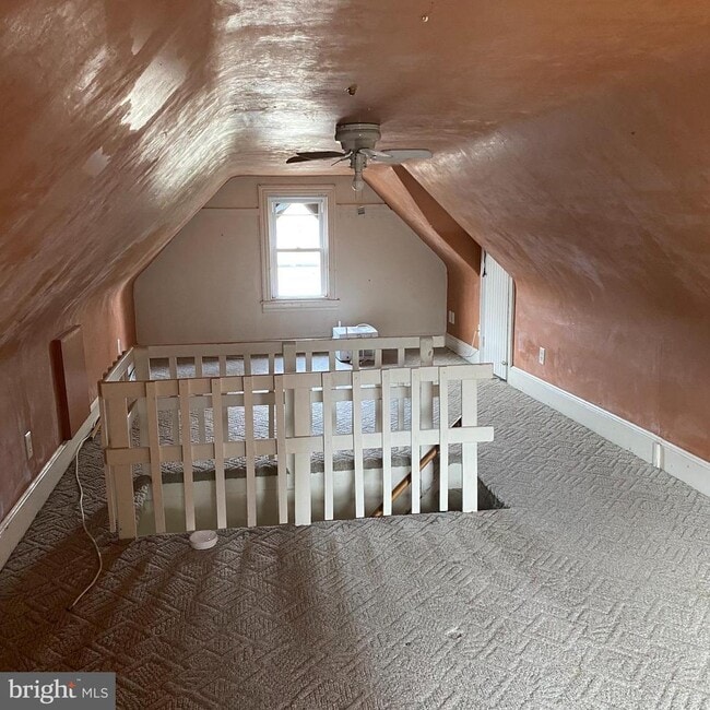 Building Photo - 328 S Broadway