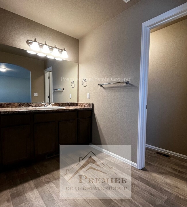 Building Photo - 7773 Sand Lake Heights