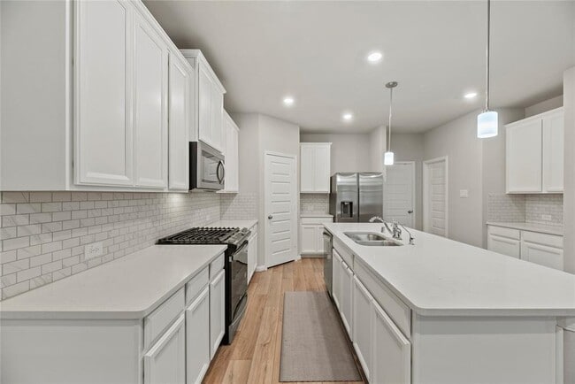 Building Photo - 16107 Hilltop Oak Dr