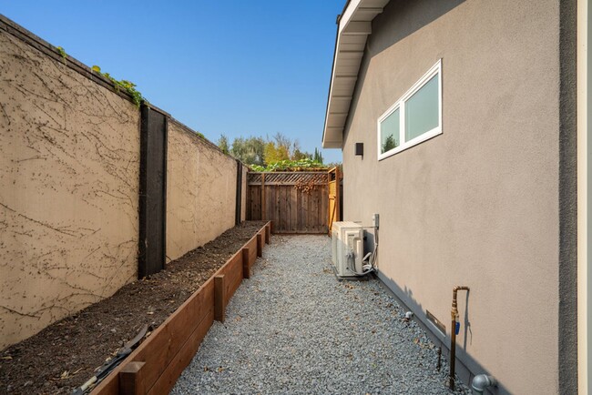 Building Photo - Pet Friendly | Built in 2020 | San Jose Ex...