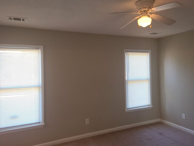 Building Photo - 8010 Woodlake Dr