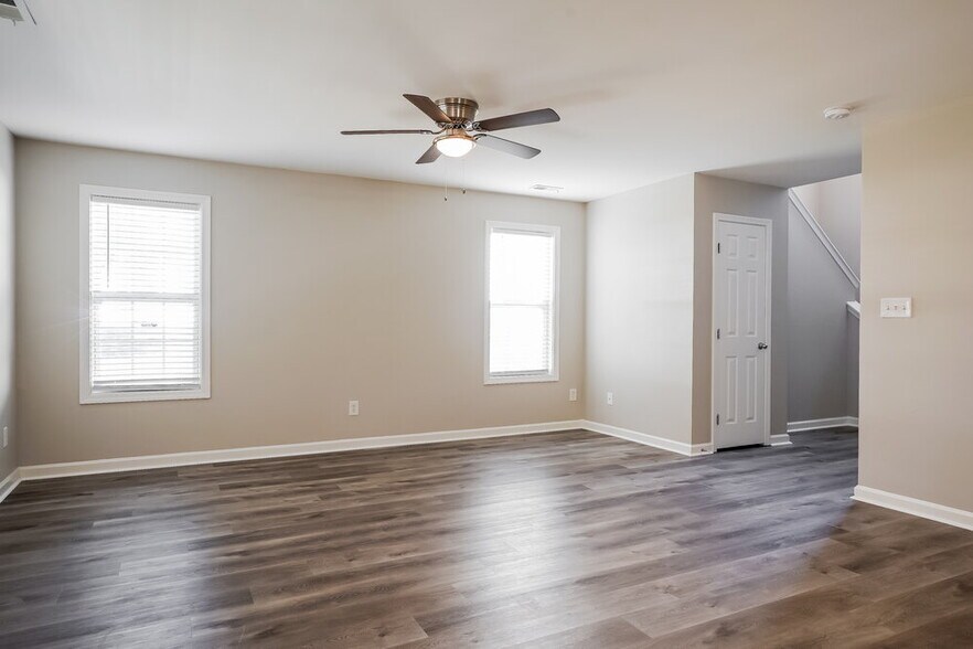 Building Photo - 3206 Hayling Dr