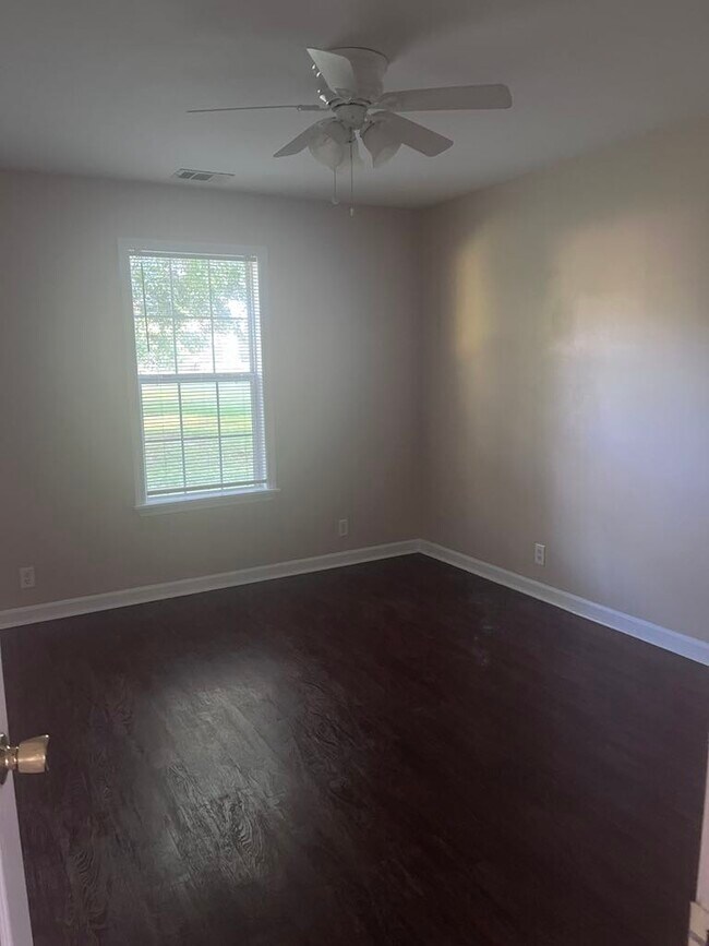 Building Photo - 149 High Point Dr