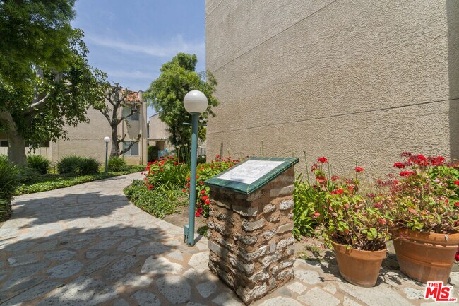 Building Photo - 18307 Burbank Blvd