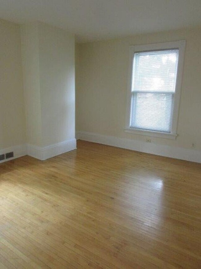 Building Photo - 1628 Winnebago St