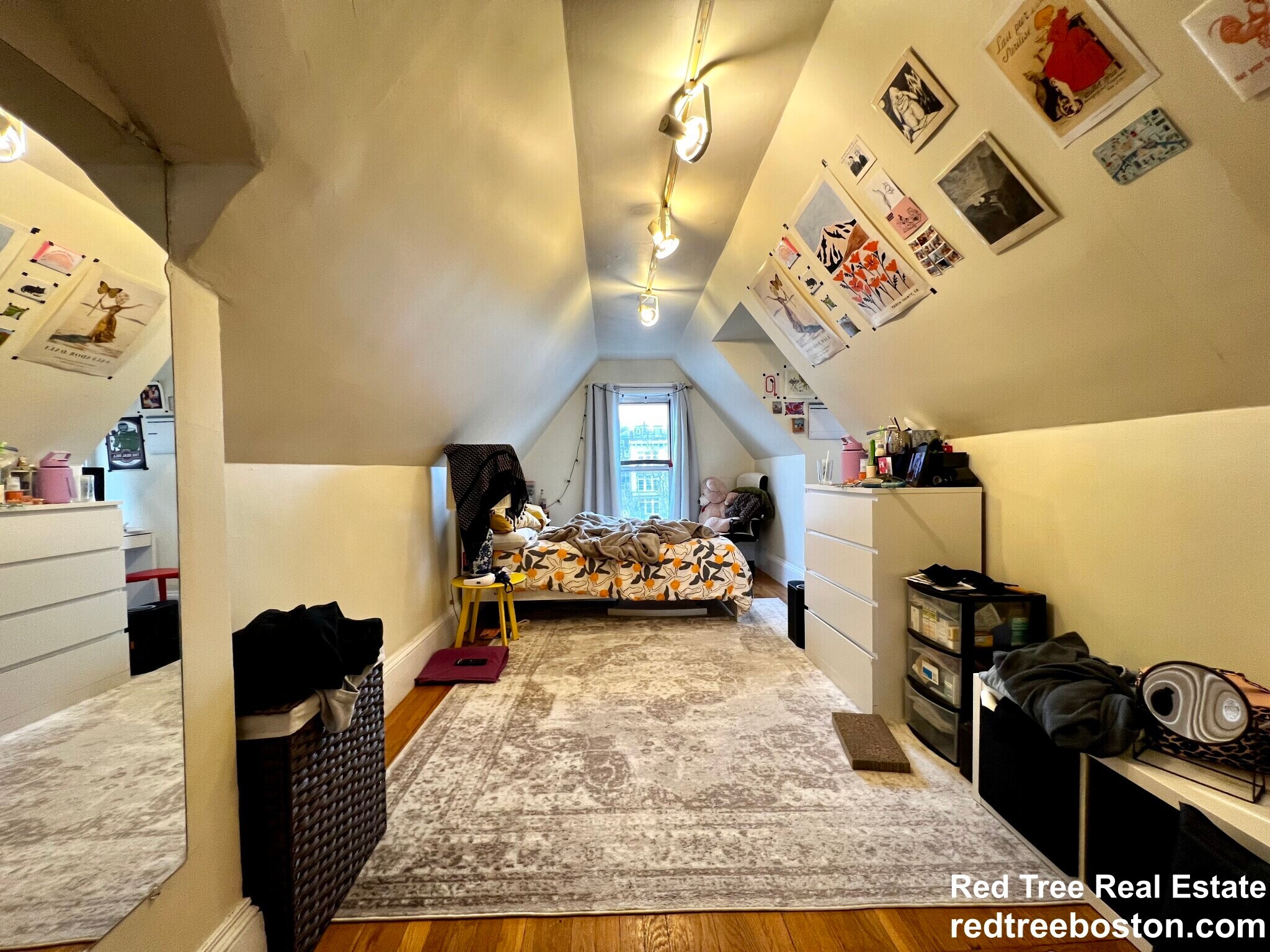 Building Photo - 1678 Beacon St