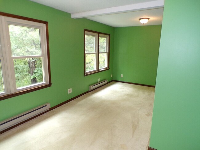 Building Photo - Unique 2 Bed 2.5 Bath Country Home!