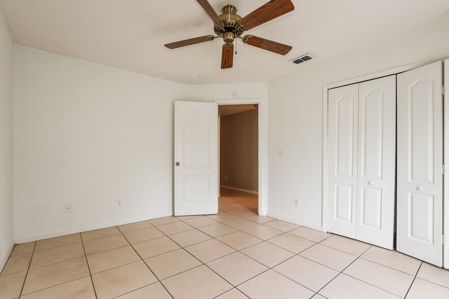 Building Photo - 2728 Regency Oak Ln