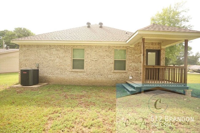 Building Photo - Move in special $800!!  Beautiful 3 bed / ...