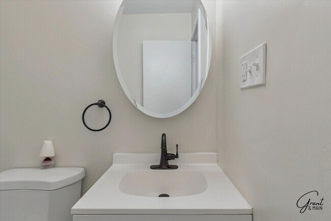 Building Photo - $1995 3 bedroom ranch Shelby TWP