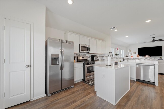 Building Photo - 7310 Bartoncliff Dr