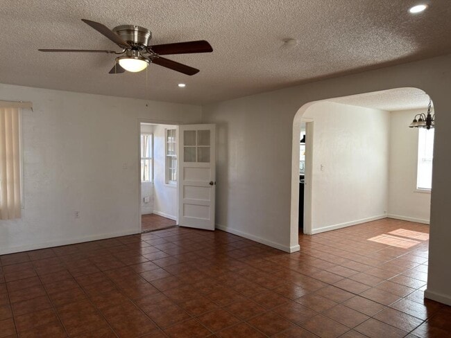 Building Photo - 986 Merritt Dr