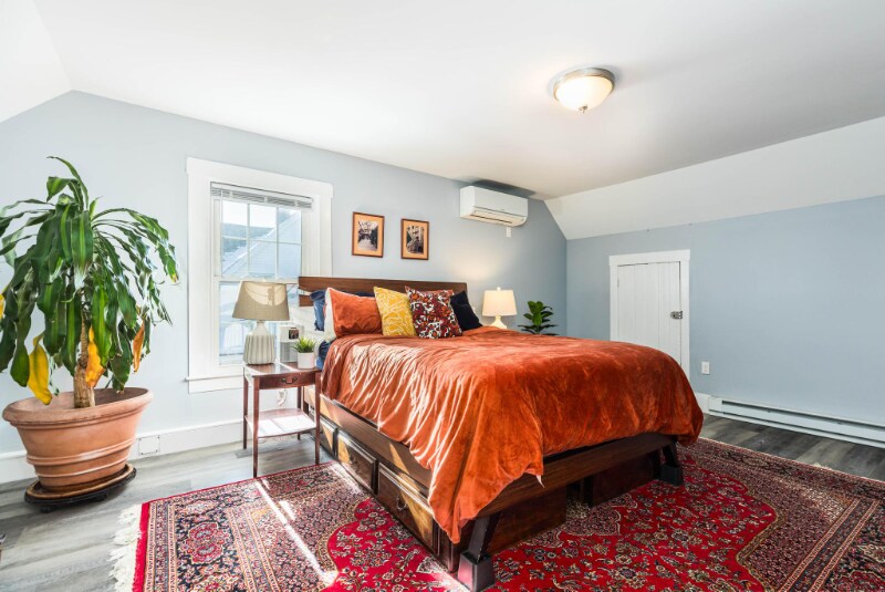 Building Photo - 730 Mammoth Rd