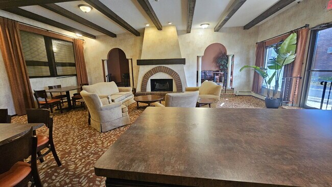 Building Photo - "Chic Urban Living: Cozy 1-Bedroom Condo in Prime Minneapolis Location!"