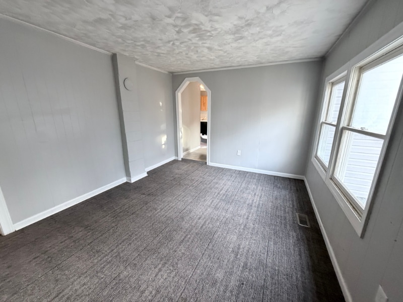 Building Photo - 205 Alesa Dr