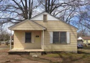 Building Photo - 933 Wilbanks Ave