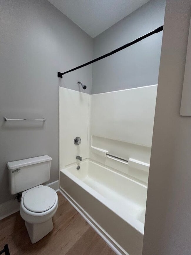 Building Photo - 422 Chestnut St