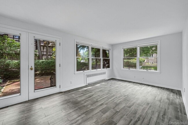 Building Photo - 10 Carman Rd