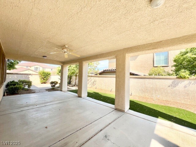 Building Photo - 18 Blue Valley Dr