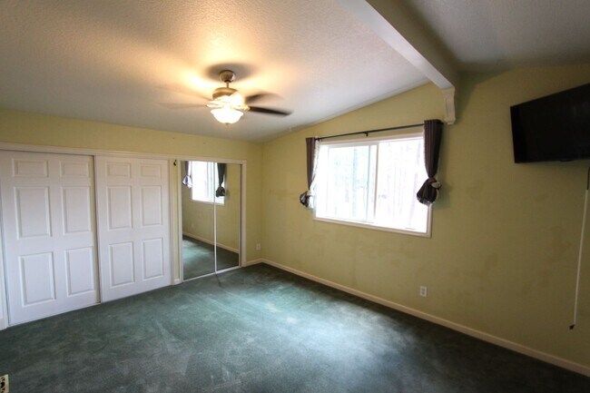 Building Photo - 95 E Camille Dr