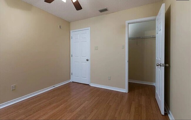 Building Photo - 8680 S Hamilton Bridges Dr