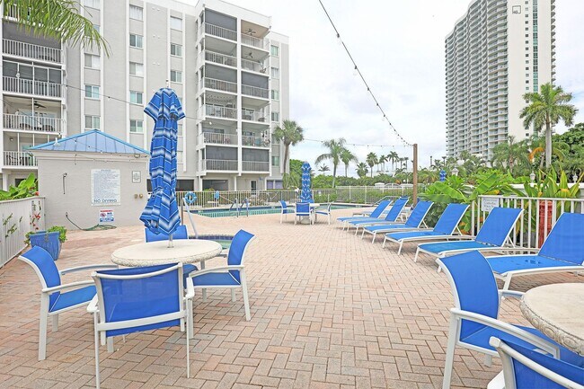 Building Photo - Palm Beach Landings  2885-502A
