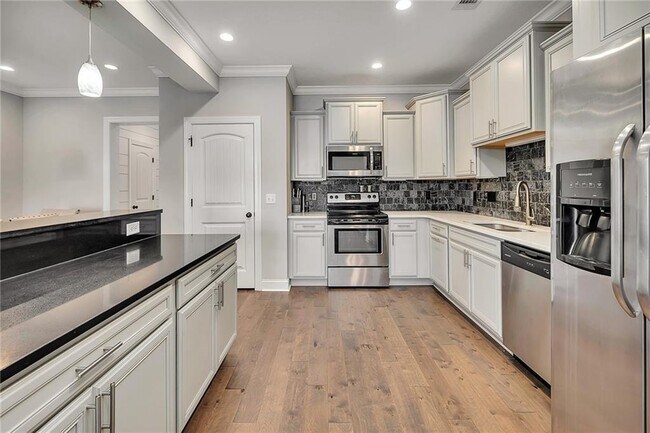 Building Photo - 505 Mariners Cir