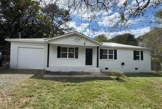 Building Photo - 914 Dooley Ave