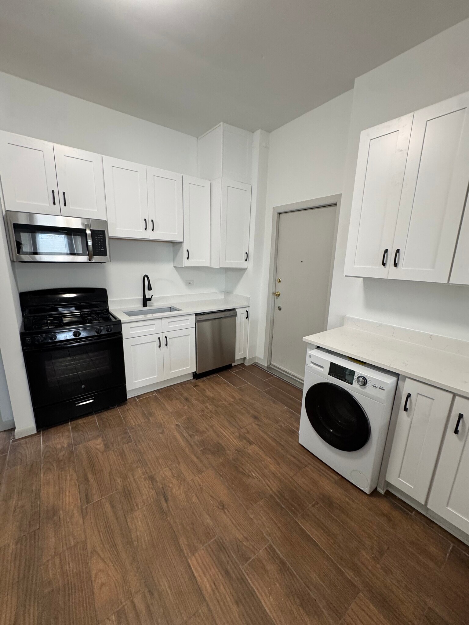 Building Photo - 2814 N Racine Ave