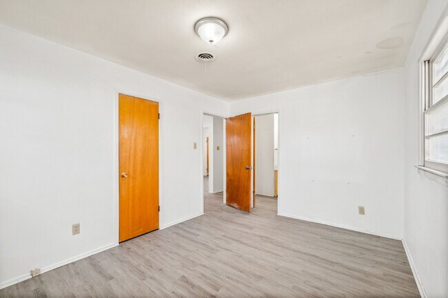 Building Photo - Cozy Home w/ Large Backyard, Minutes from TTU