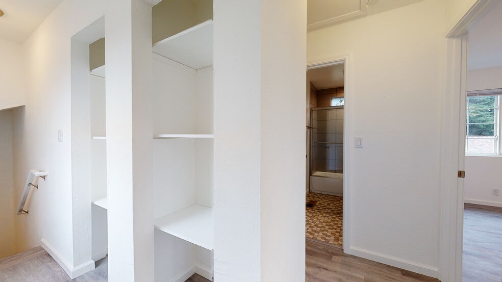 Building Photo - 1006 Tilton Ave
